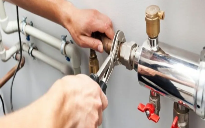 burst pipes and water damage requires an emergency plumber