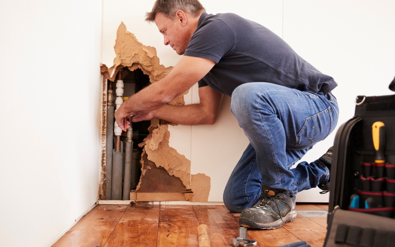 what to do when a pipe bursts